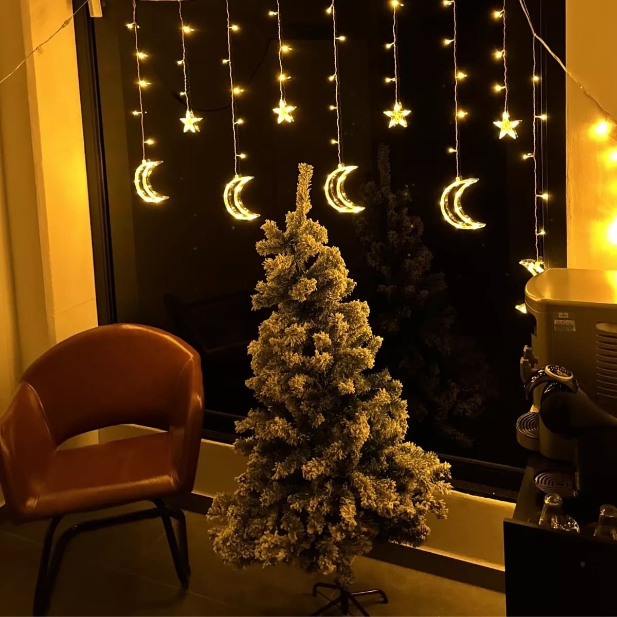Cascata Lua 138 Leds Multi Funções Luzes de Iluminação Pisca Para Decoração e Ideal para Fachadas e Festas Bivolt